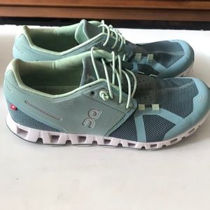 Like new On Running on cloud running shoes